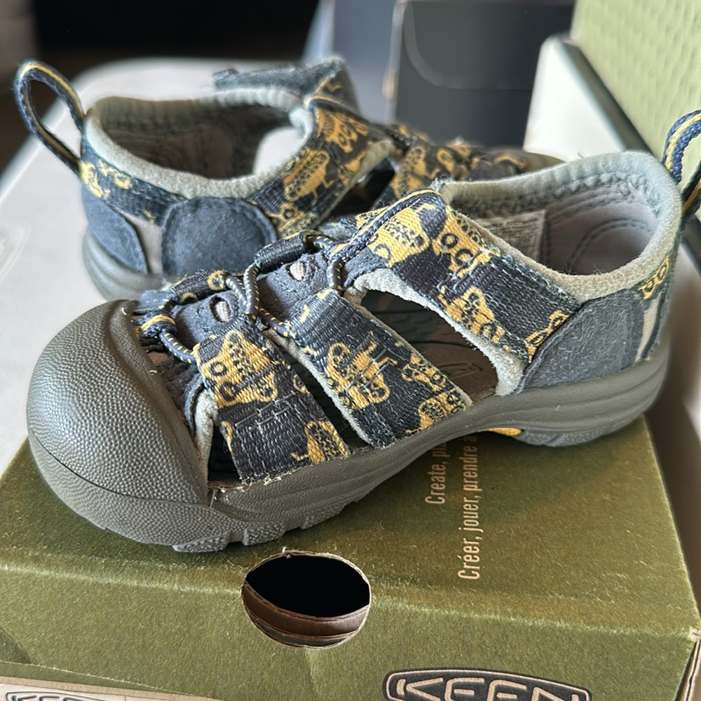 Kids Baby Keens size 6